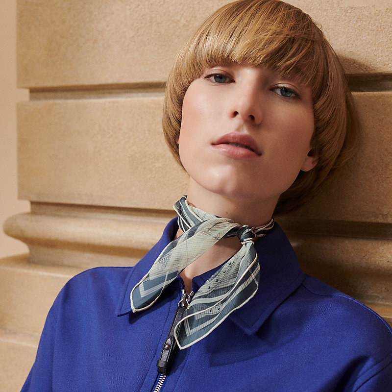 Voitures en Equilibre scarf 45 - Blue | Hermès Canada